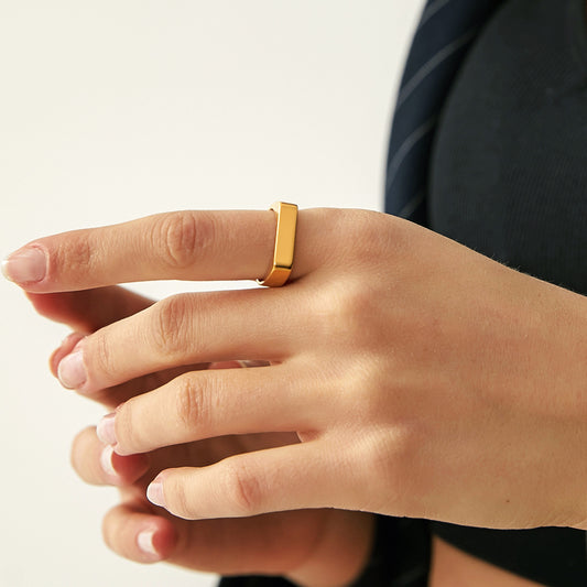 Anillo de Acero con diseño irregular