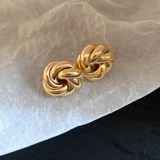 Aretes de Acero con Diseño de Nudo