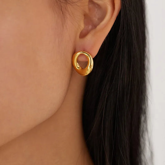 Aretes de Acero con Detalle Irregular