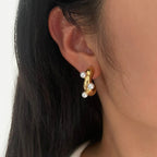 Aretes de Titanio Estilo Media Luna con Perla