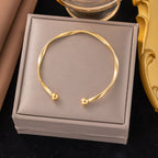 Brazalete de Acero con Diseño de Bola de Acero