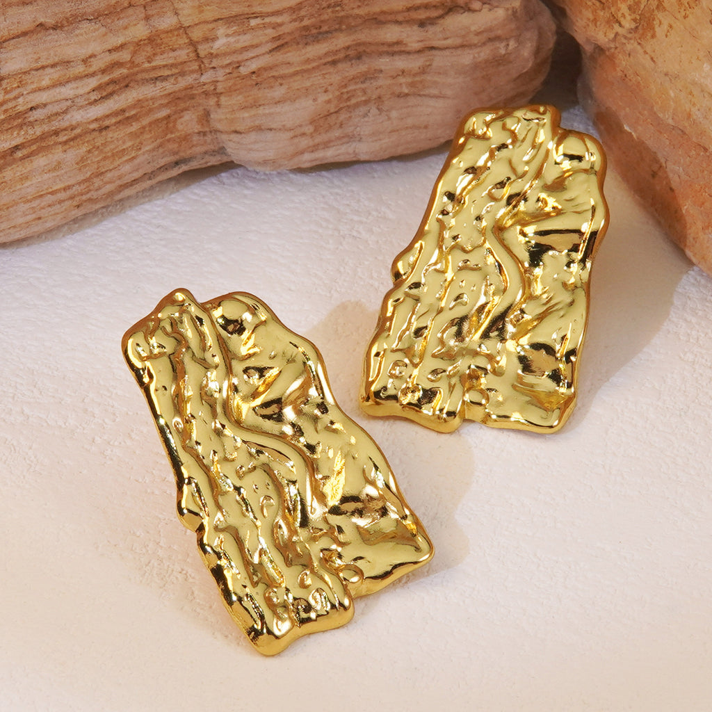 Aretes de Acero con Diseño Geométrico Irregular