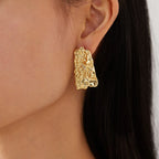 Aretes de Acero con Diseño Geométrico Irregular
