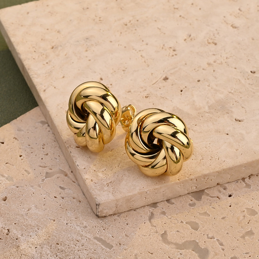 Aretes de Acero con Diseño de Nudo