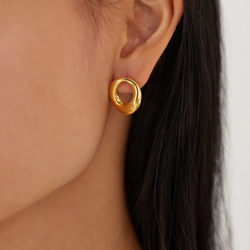 Aretes de Acero con Detalle Irregular