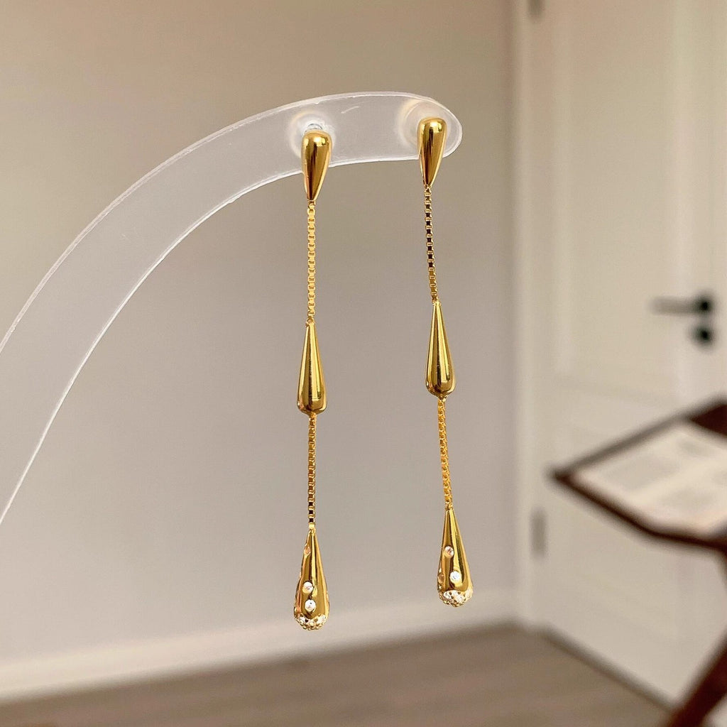 Aretes de Titanio con Detalle de Gotitas de Agua
