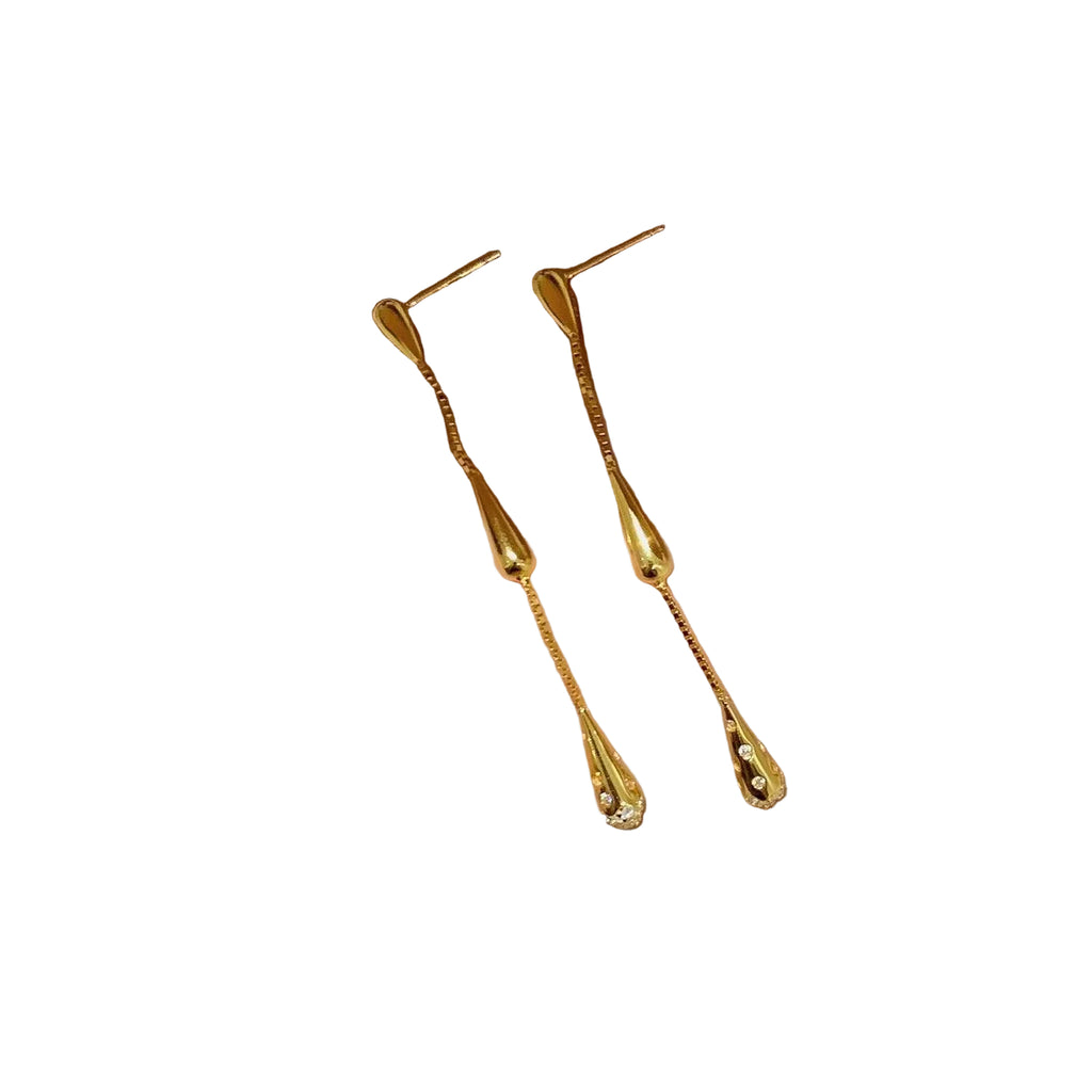 Aretes de Titanio con Detalle de Gotitas de Agua