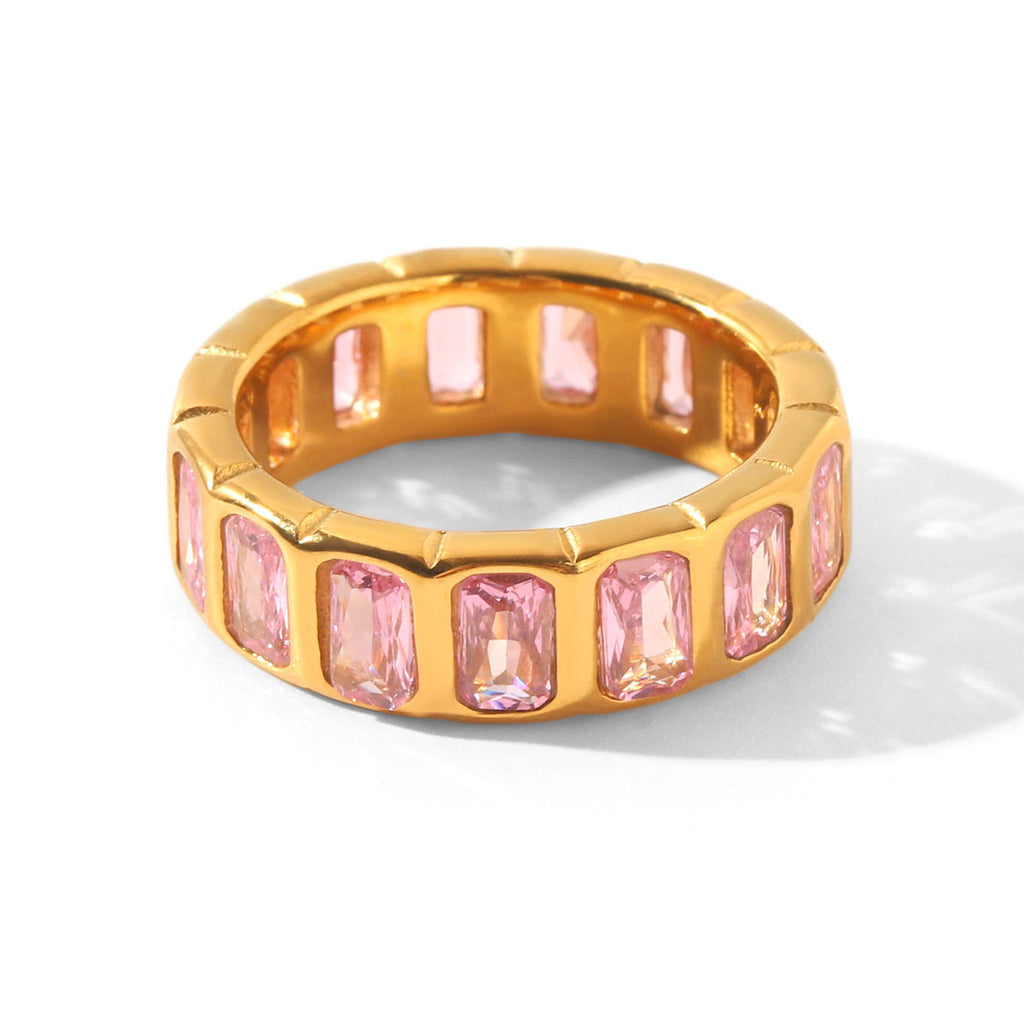 Anillo de Acero con Zirconias Rosadas en Canal Dorado