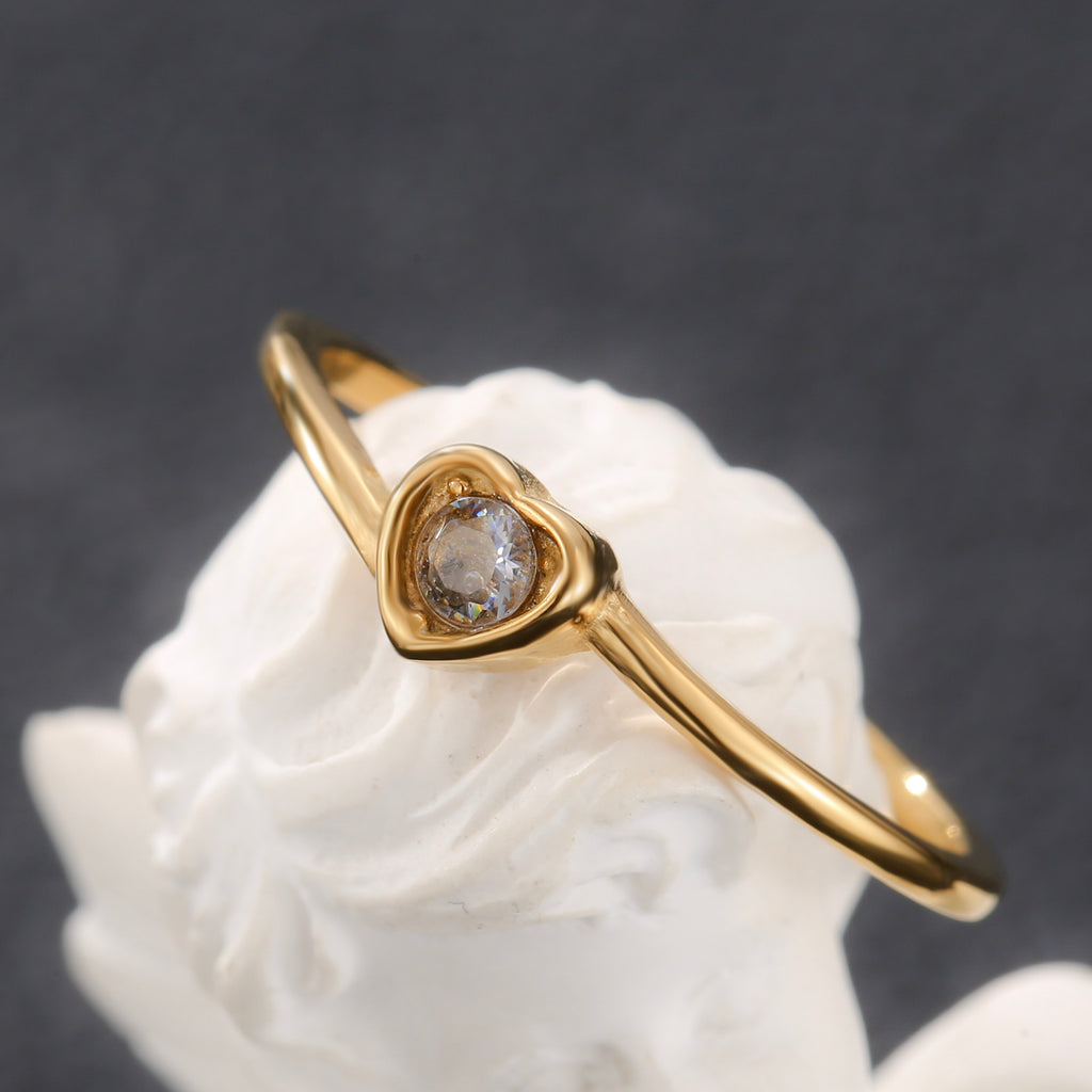 Anillo de Acero con Corazón y Zirconia