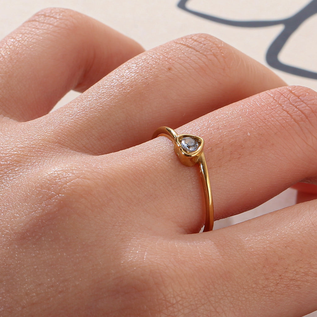 Anillo de Acero con Corazón y Zirconia