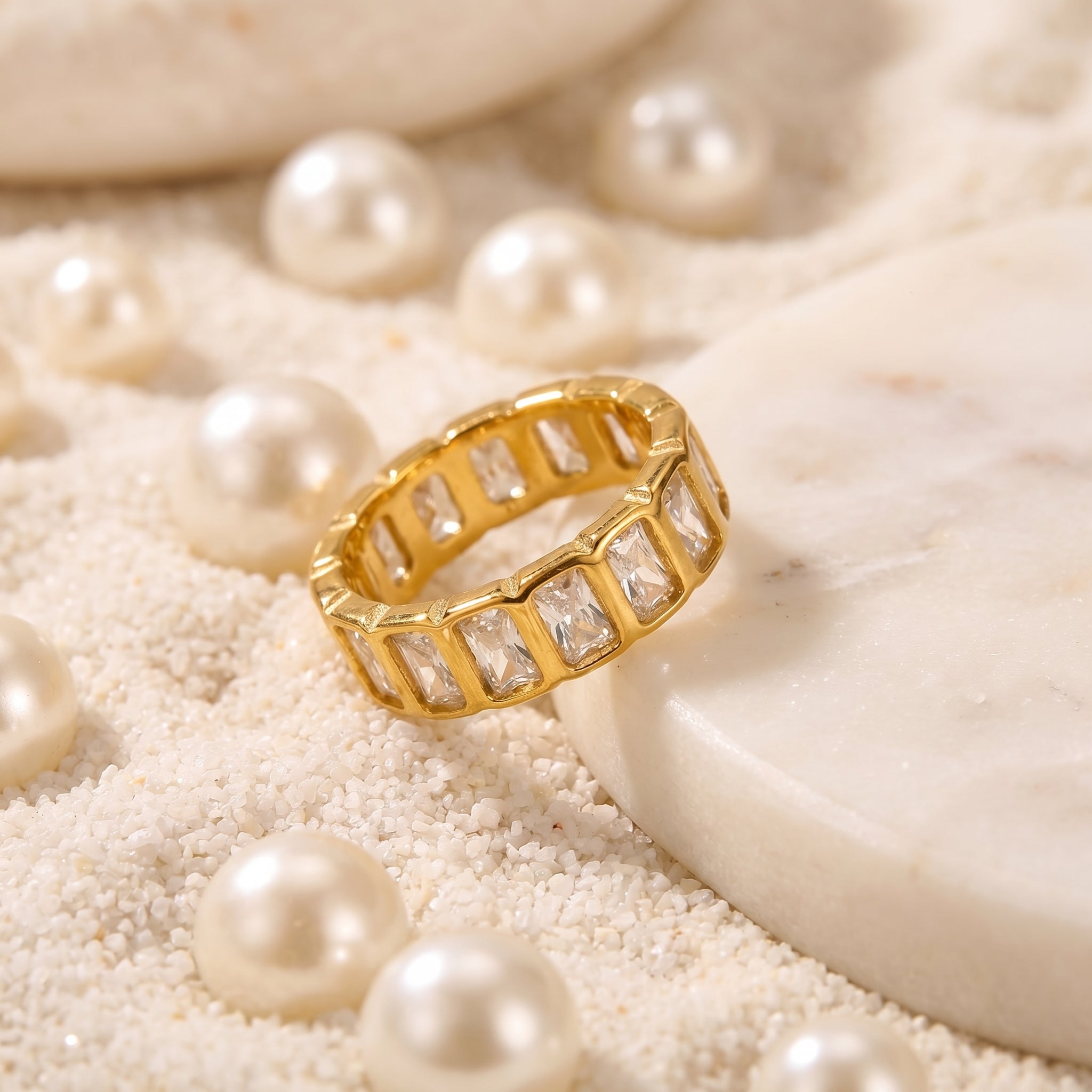 Anillo de Acero con Zirconias Baguette en Todo el Contorno