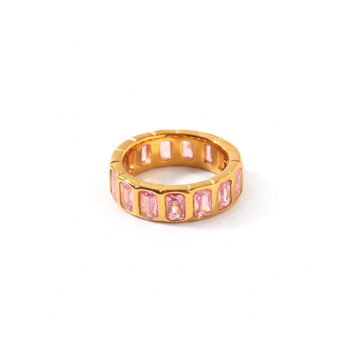 Anillo de Acero con Zirconias Rosadas en Canal Dorado