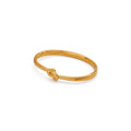 Brazalete de Acero con Nudo Pulido y Baño de Oro