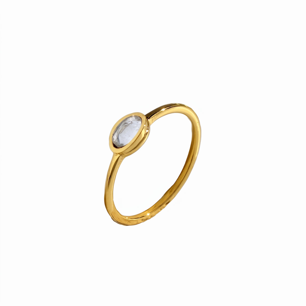 Anillo de Acero con Zirconia Blanca Oval en Montura Bezel