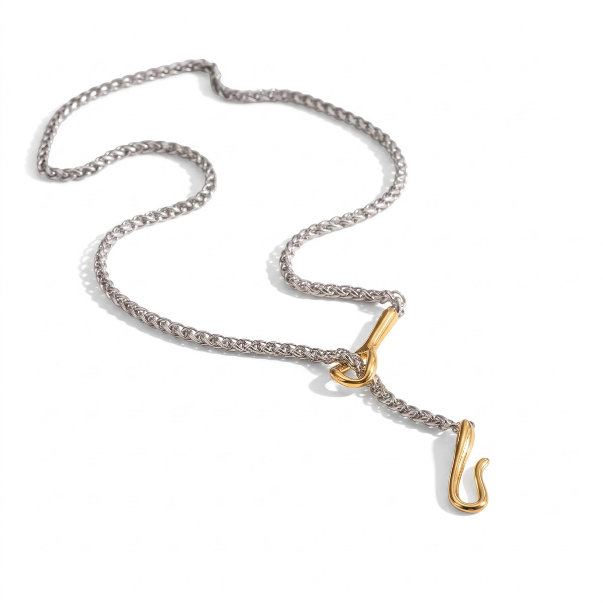 Collar de Acero con Colgante de Gancho Dorado