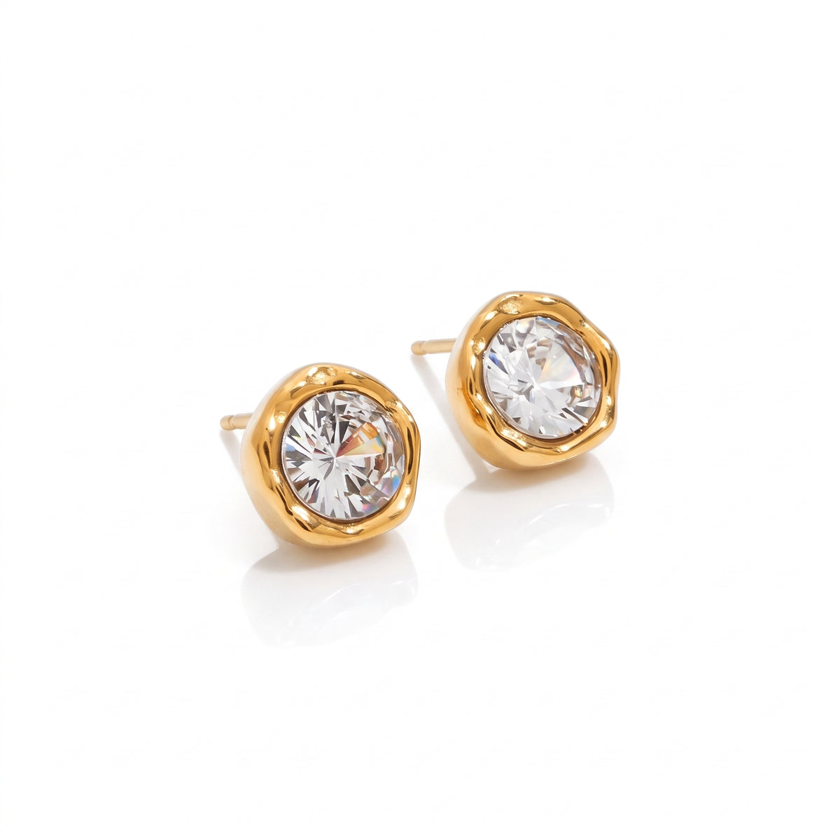 Studs de Acero con Zirconia Redonda en Marco Orgánico Dorado