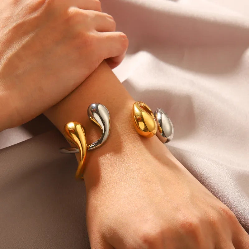 Brazalete de Acero con Gotitas de Agua