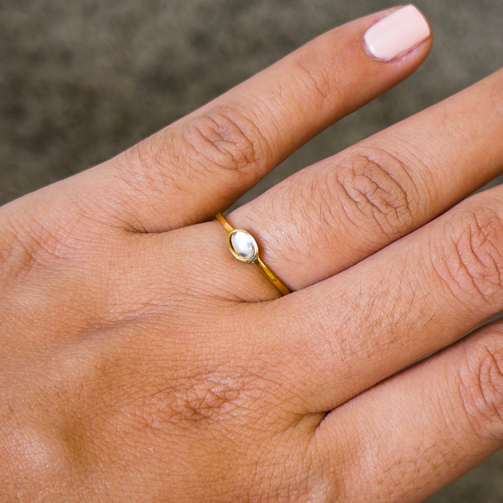 Anillo de Acero con Zirconia Oval en Montura Bezel
