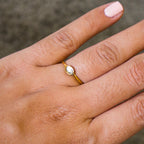 Anillo de Acero con Zirconia Oval en Montura Bezel