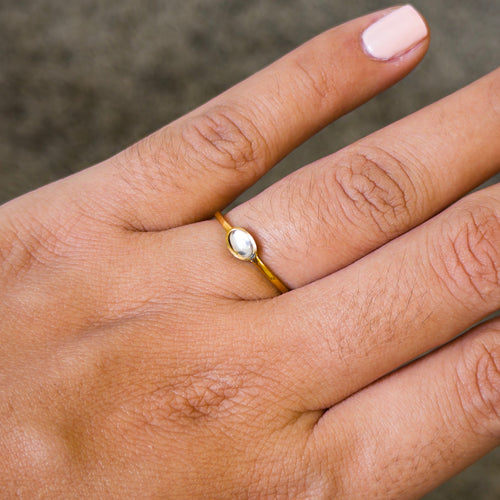 Anillo de Acero con Zirconia Oval en Montura Bezel