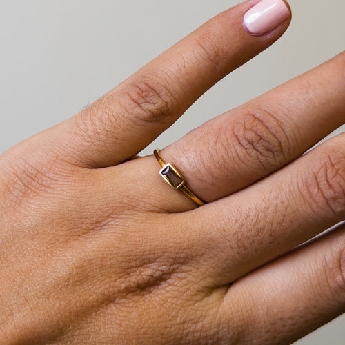 Anillo de Acero con Zirconia Rectangular Ámbar