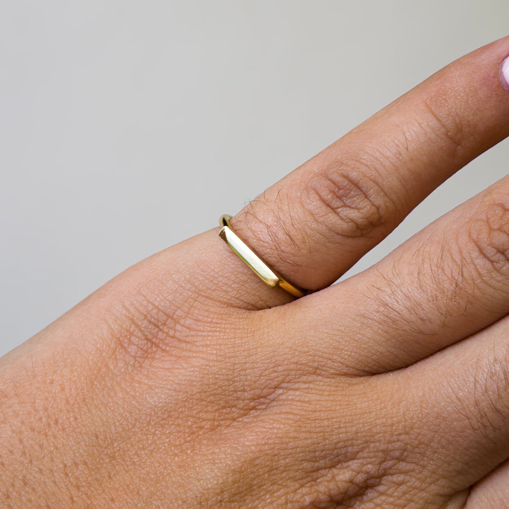 Anillo de Acero con Barra Rectangular Minimalista
