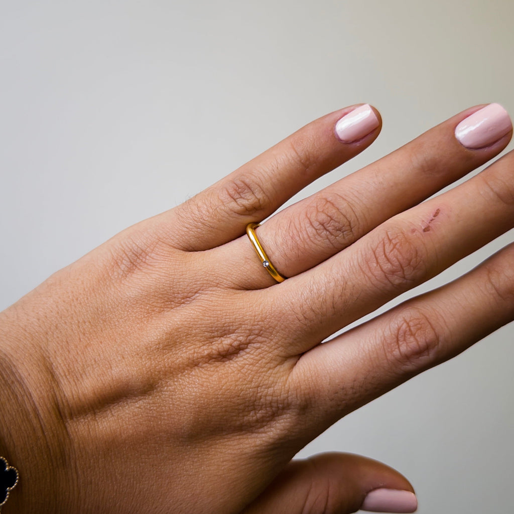 Anillo de Acero con Zirconia Solitario
