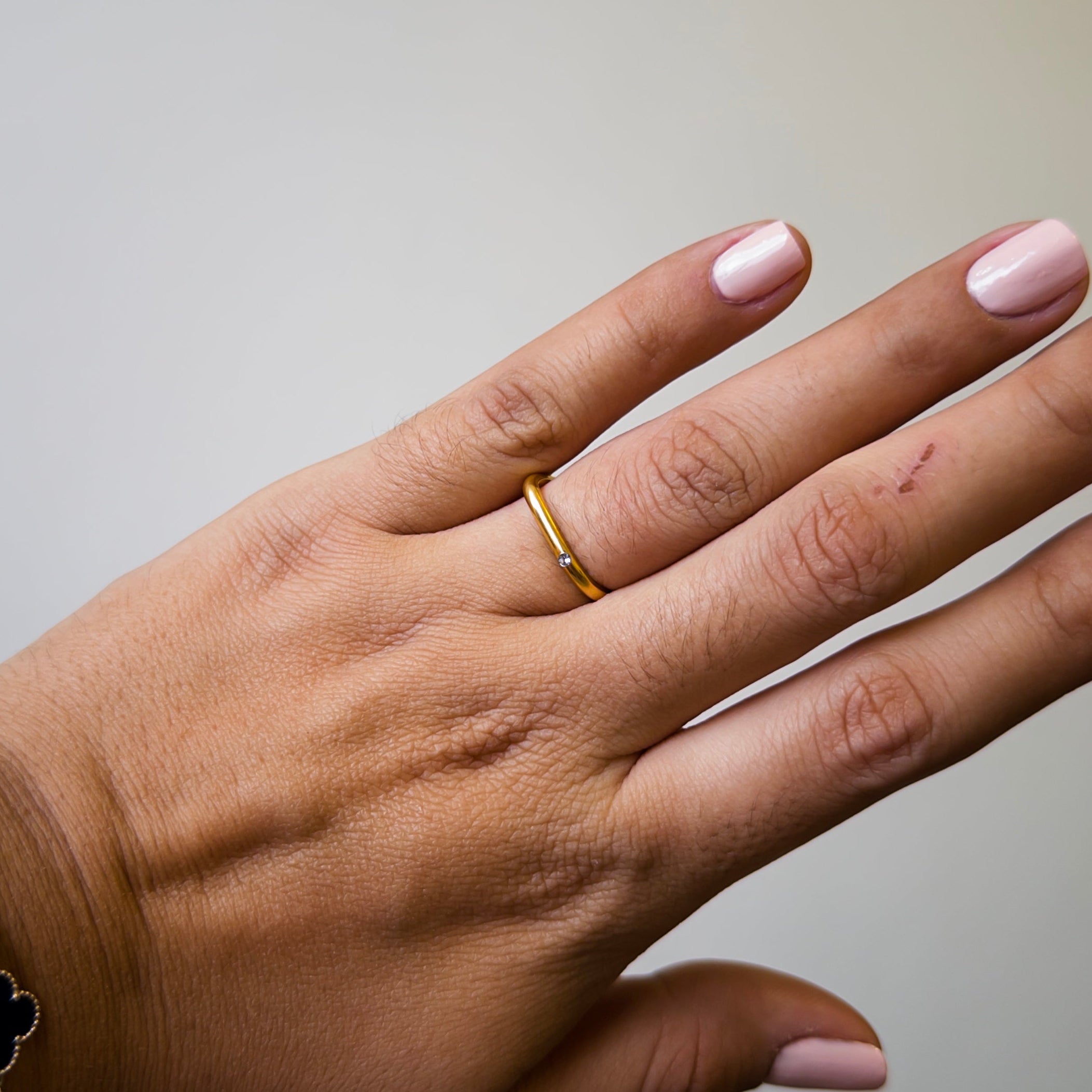 Anillo de Acero con Zirconia Solitario