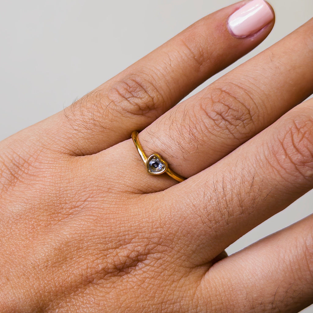 Anillo de Acero con Corazón y Zirconia