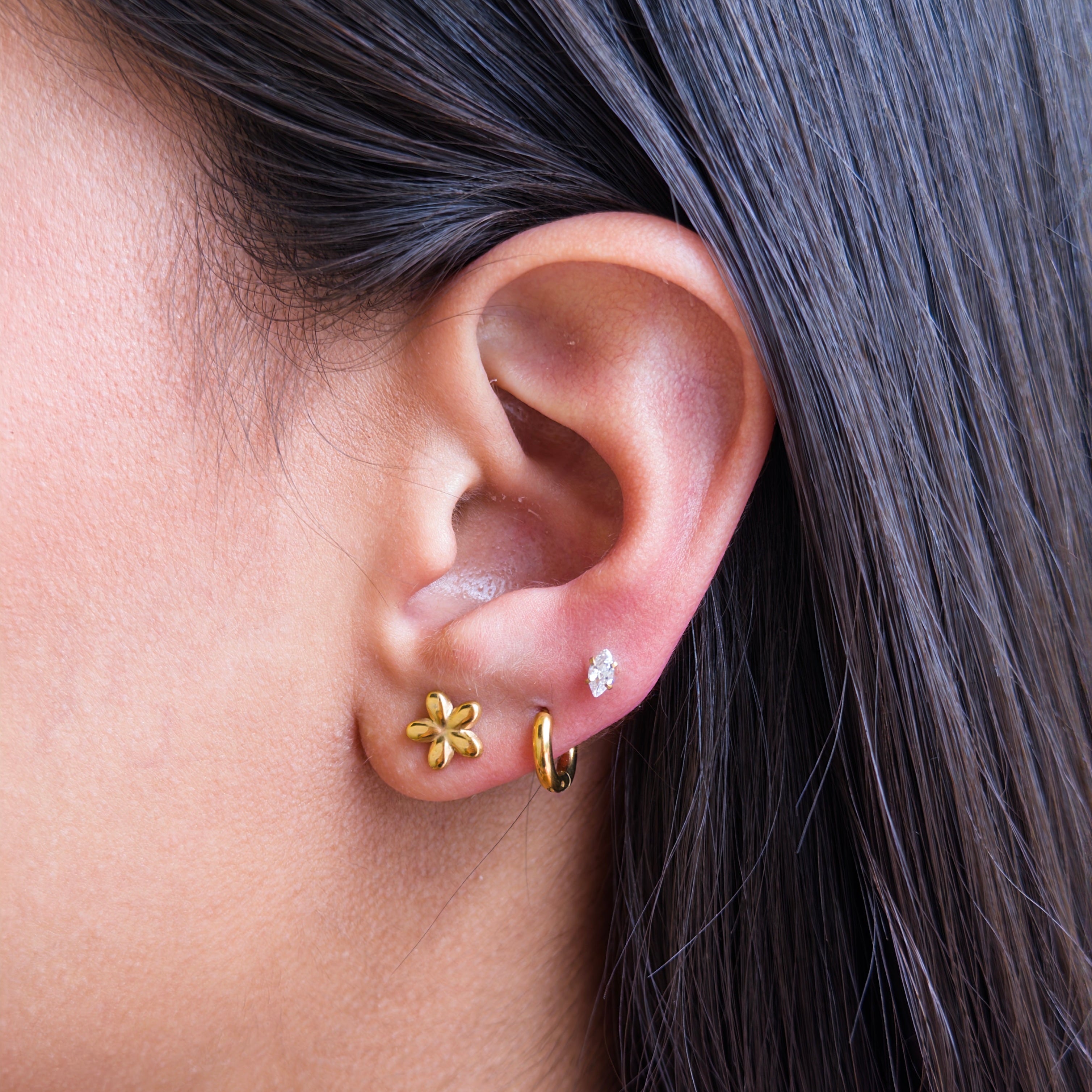 Piercings de Acero con Flor de Cinco Pétalos Abultados