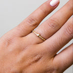 Anillo Abierto de Titanio con Estrella y Circones