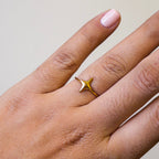 Anillo Abierto de Acero con Estrella de Cuatro Puntas
