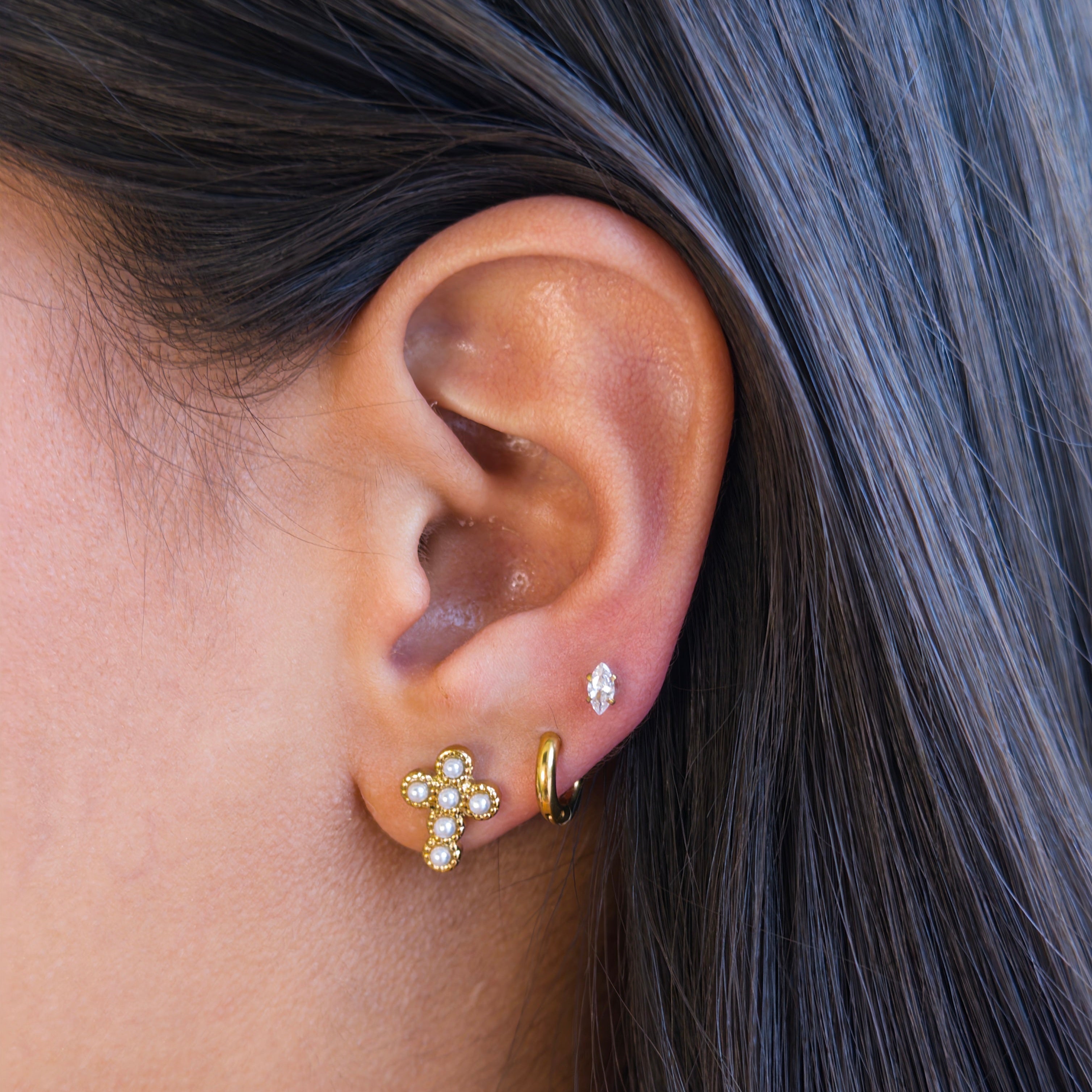 Aretes de Acero con Perlas en Forma de Trébol