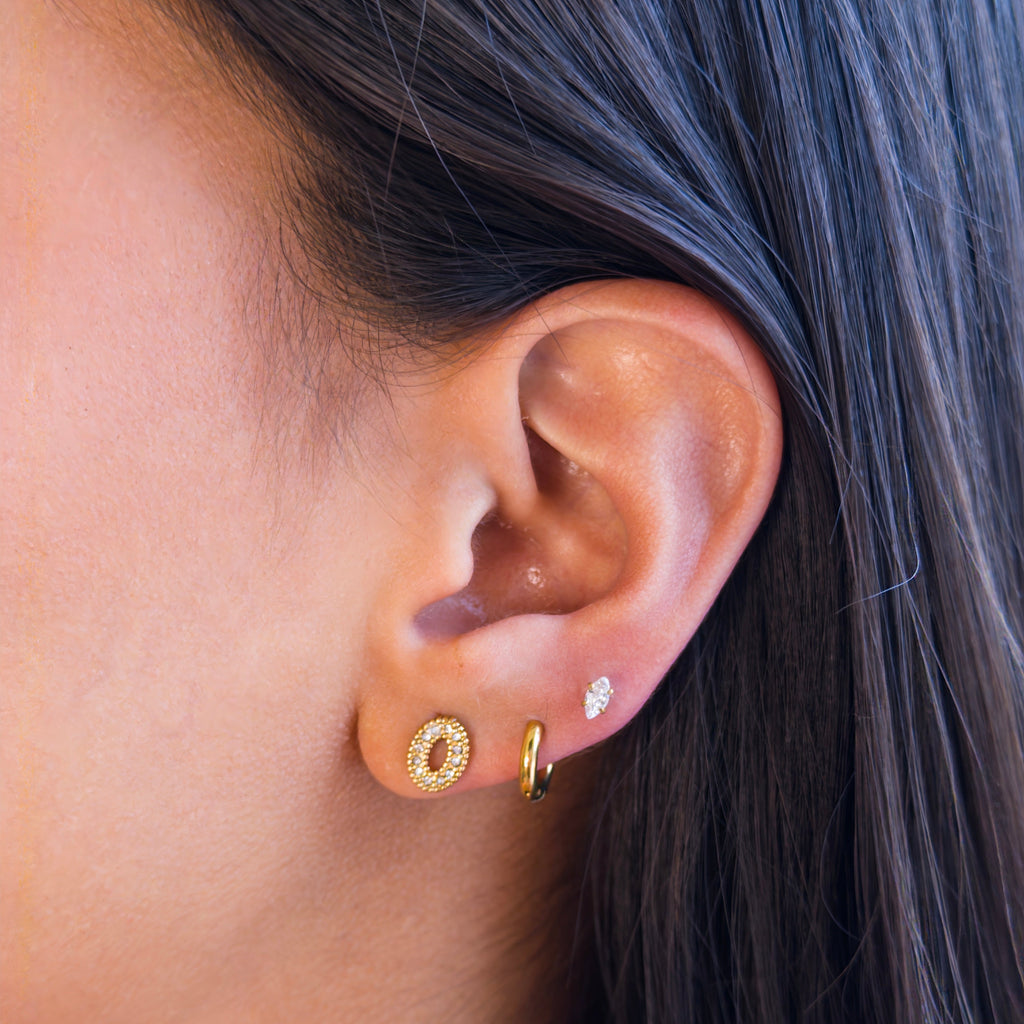 Aretes de Acero con Óvalo Texturizado y Circones