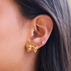 Aretes de Acero con Moño de Cintas Dorado