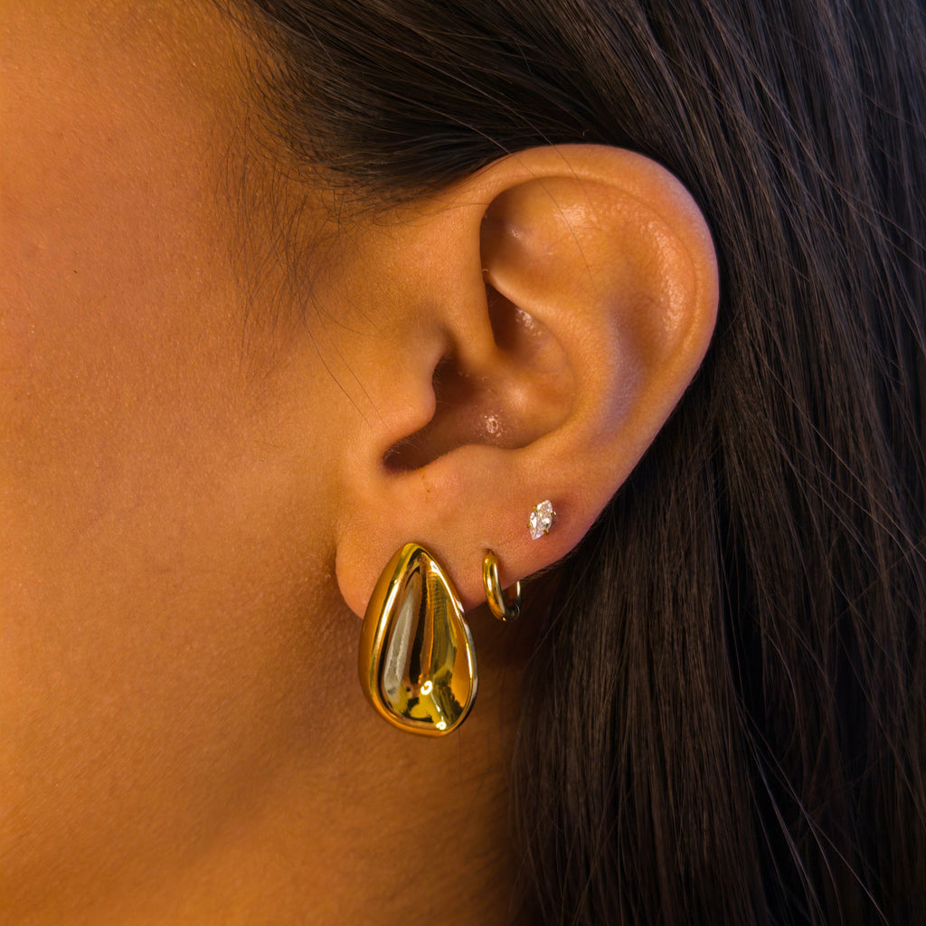 Aretes de Acero con Forma de Gota Pulida