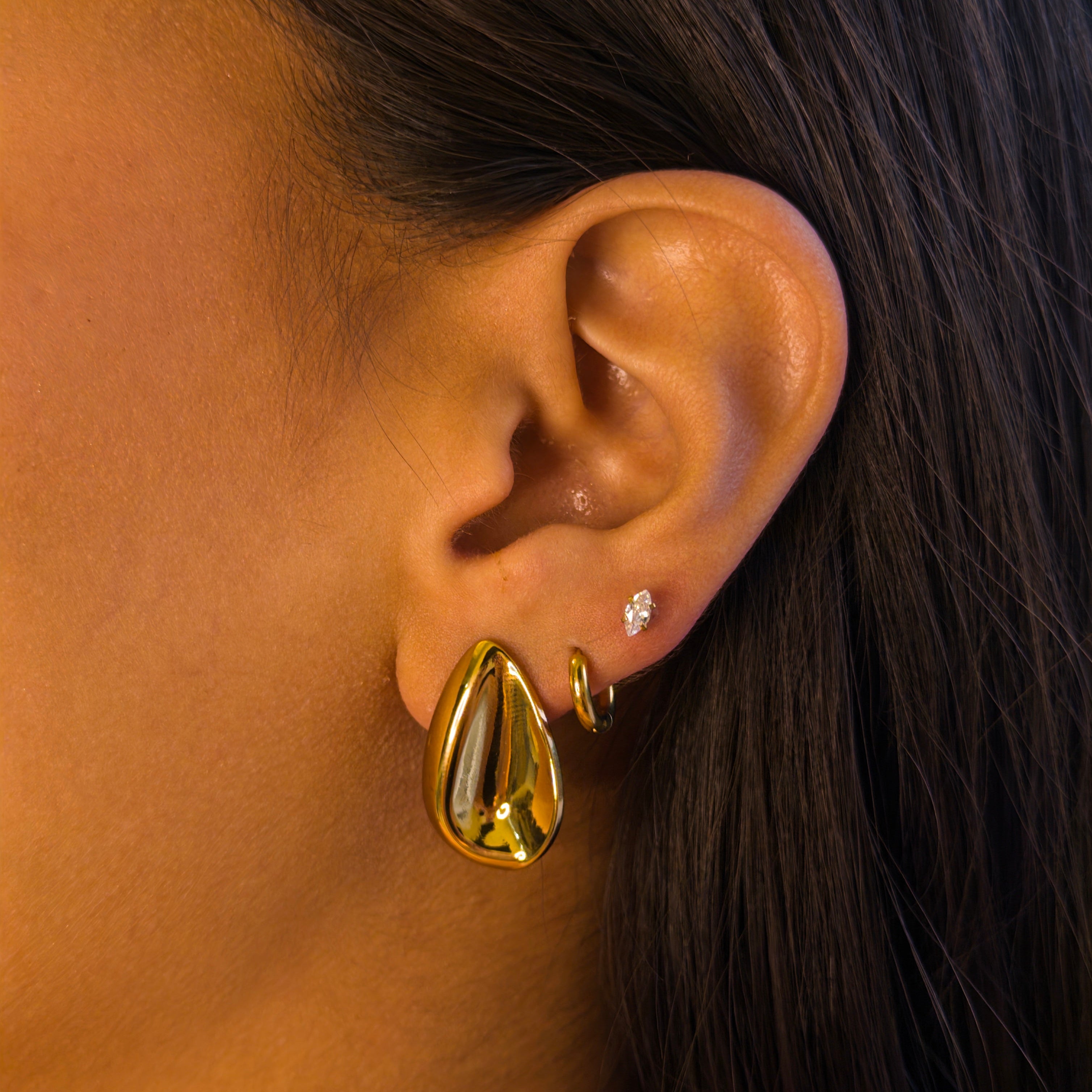 Aretes de Acero con Forma de Gota Pulida