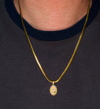 Collar de Acero con Colgantes Grabados para Hombre