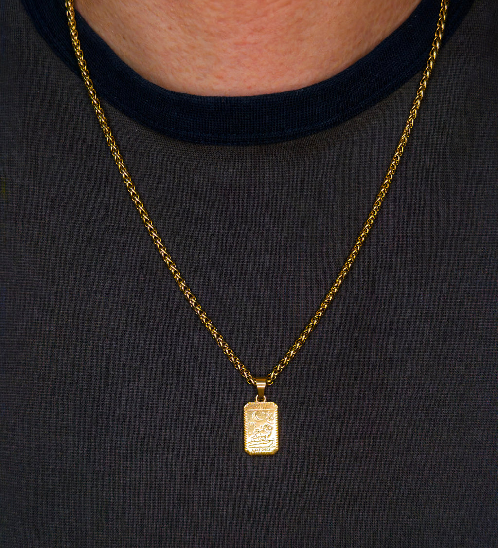 Collar de Acero con Colgantes Grabados para Hombre
