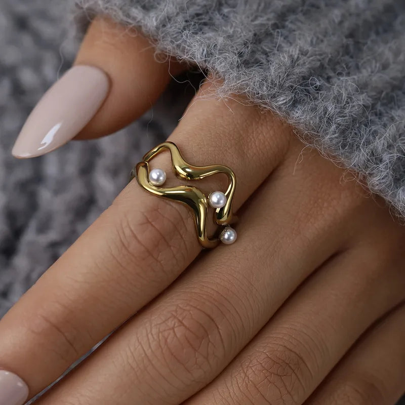 Anillo de Acero con perla y diseño geométrico