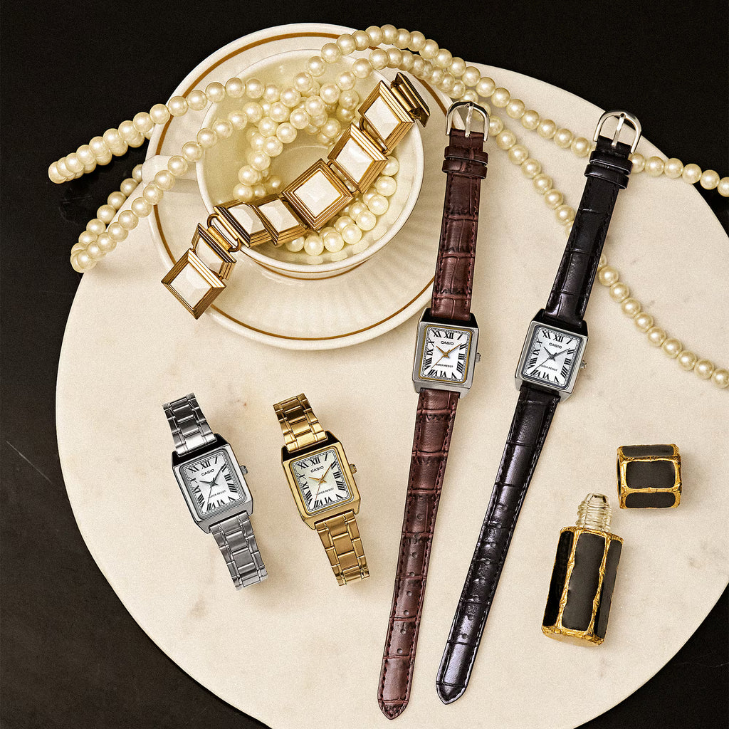 Reloj con correa de cuero negro y esfera blanca