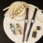 Reloj con correa de cuero negro y esfera blanca