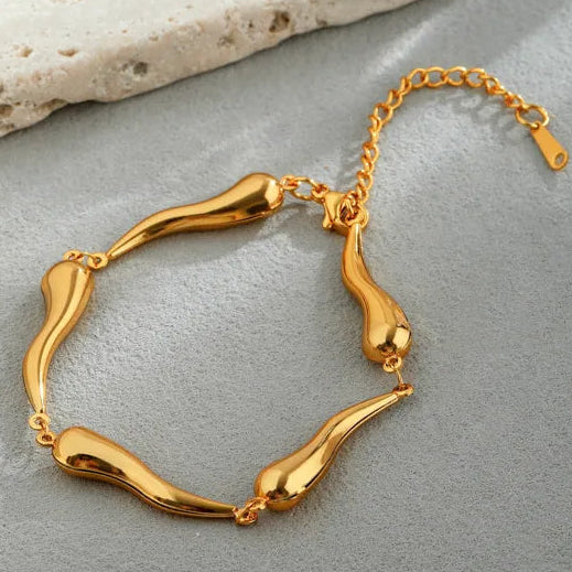 Pulsera con diseño de gota de agua