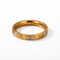 Anillo de Acero con Zirconias Baguette en Banda Dorada