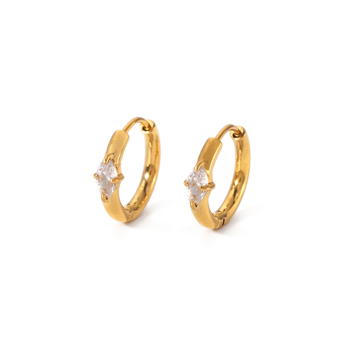 Argollas de Acero con Zirconia en Corte Marquesa
