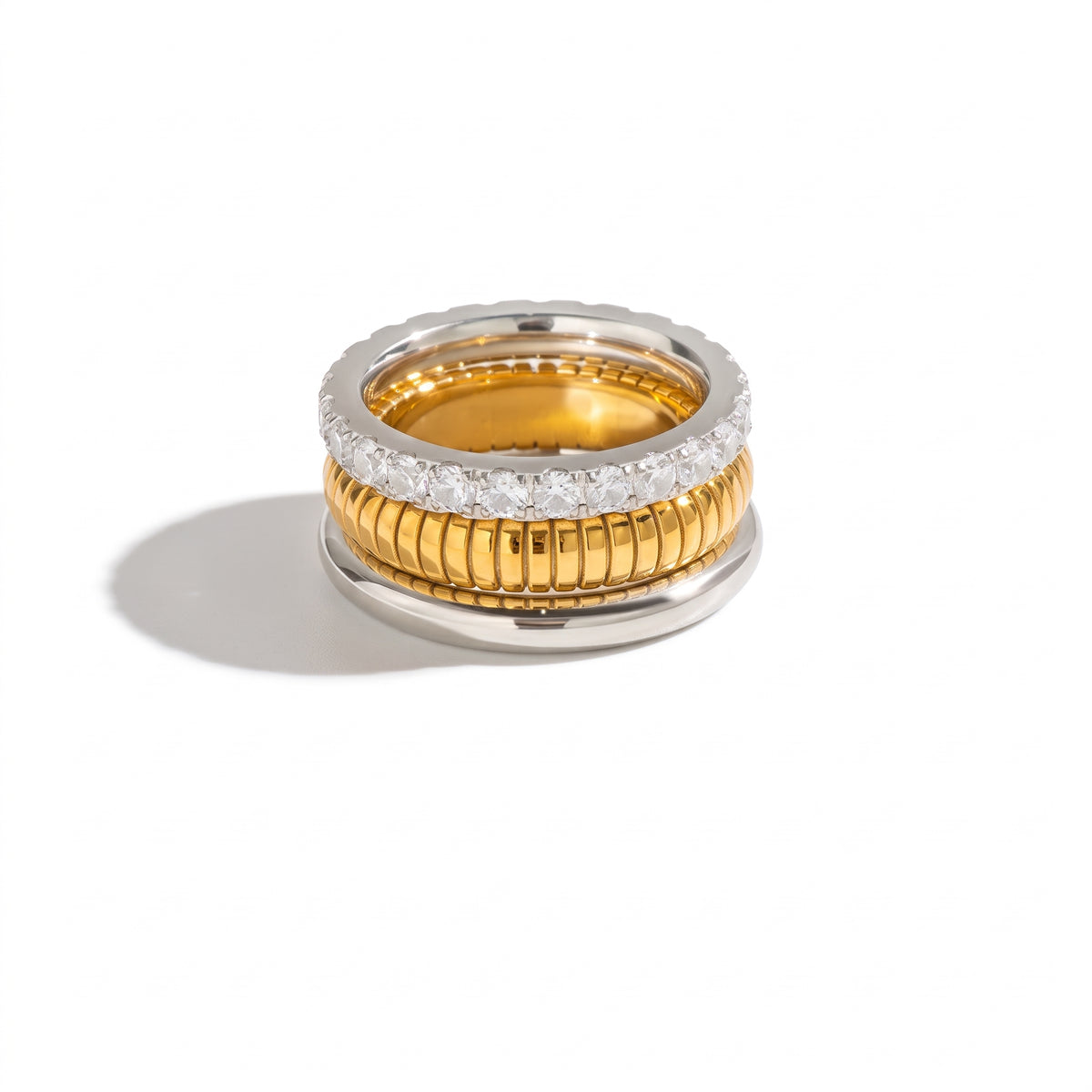 Anillo de Acero con Banda Texturizada y Zirconias