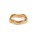 Anillo de Acero con Forma de Ola y Textura Martillada