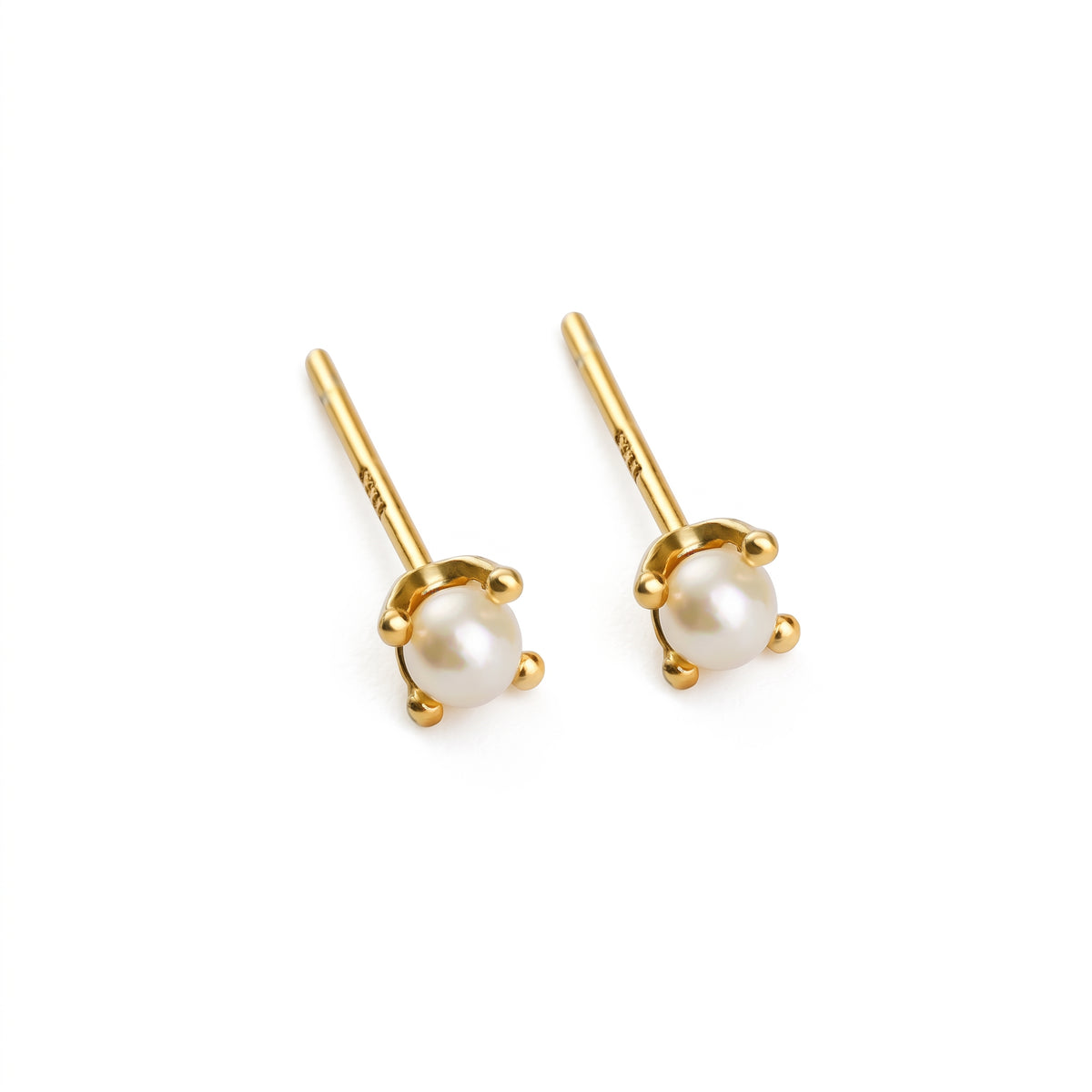 Aretes de Plata con Perla en Garras Doradas