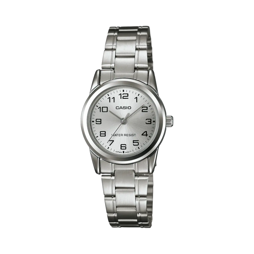 Reloj de acero plateado con diseño clásico