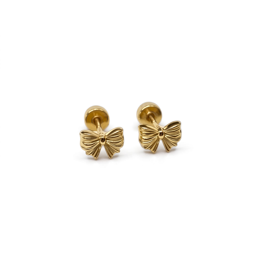 Studs de Acero con Relieve de Lazo y Corazón Pulidos
